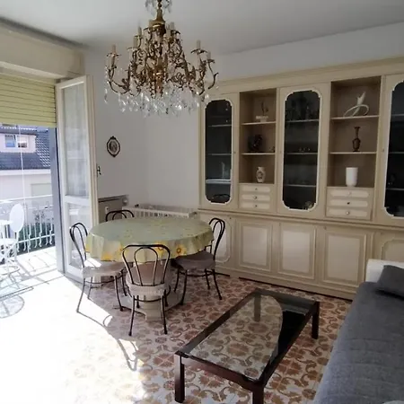 Apartamento Trilocale Con Posto Auto Privato A 5 Minuti A Piedi Dalla